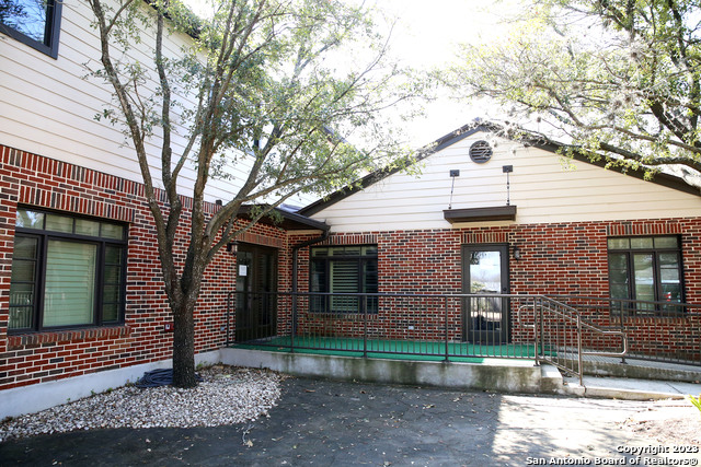 Listing photo id 13 for 229 Main St N