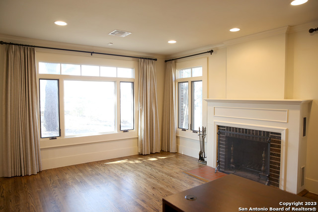 Listing photo id 1 for 229 Main St N
