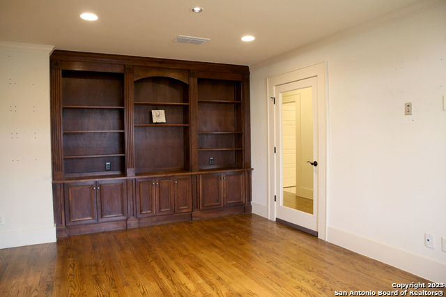 Listing photo id 2 for 229 Main St N