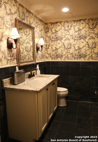 Listing photo id 5 for 229 Main St N
