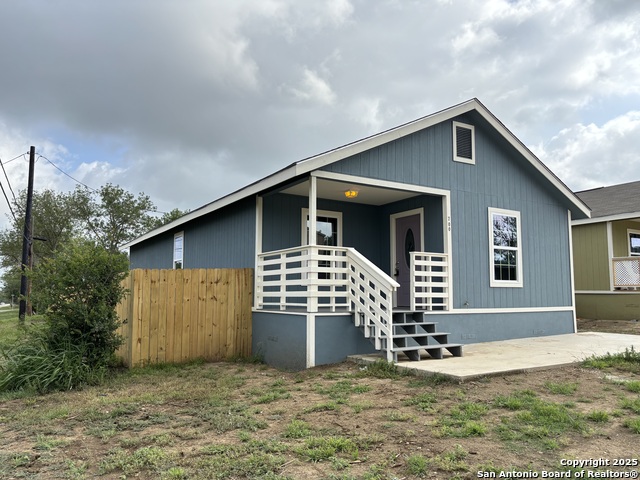 Details for 700 5th E , Nixon, TX 78140