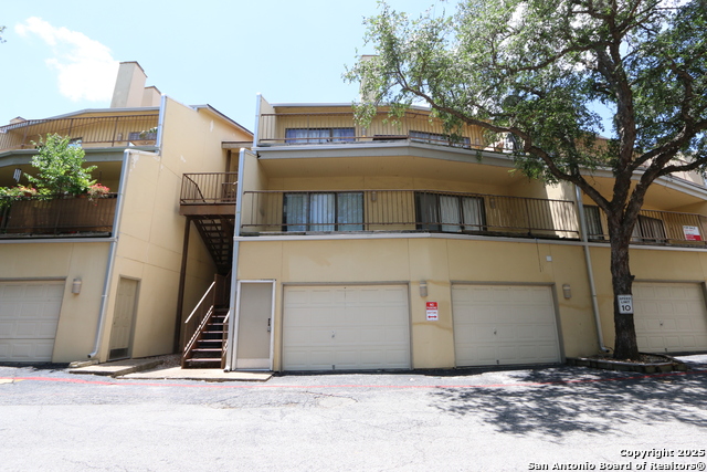 Image 10 of 30 For 8642 Fredericksburg  308