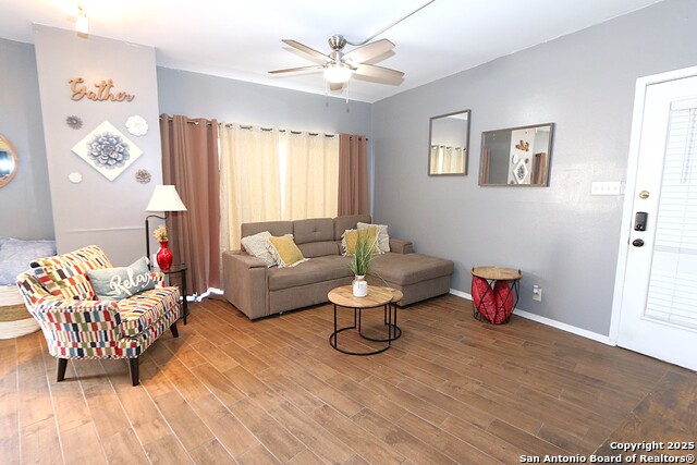 Image 12 of 30 For 8642 Fredericksburg  308