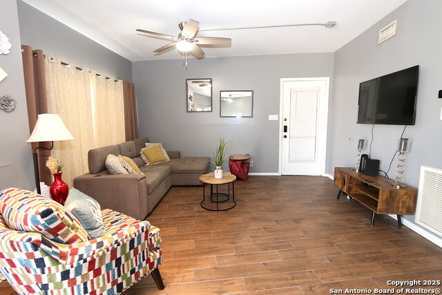 Image 15 of 30 For 8642 Fredericksburg  308