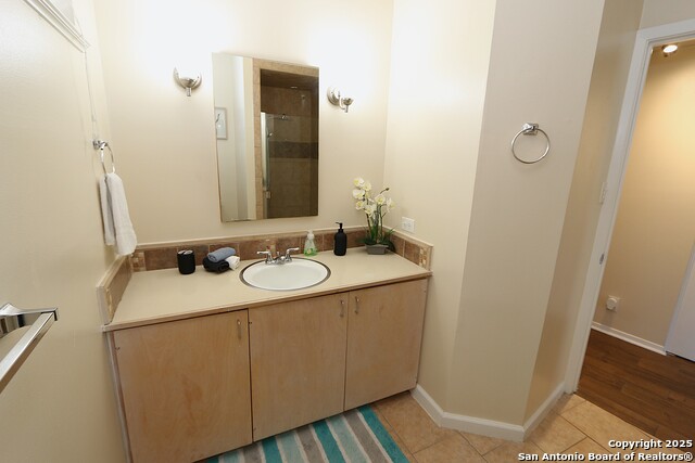 Image 18 of 30 For 8642 Fredericksburg  308