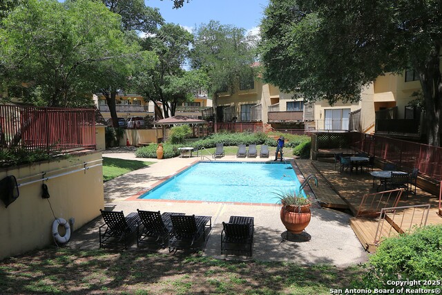Image 3 of 30 For 8642 Fredericksburg  308