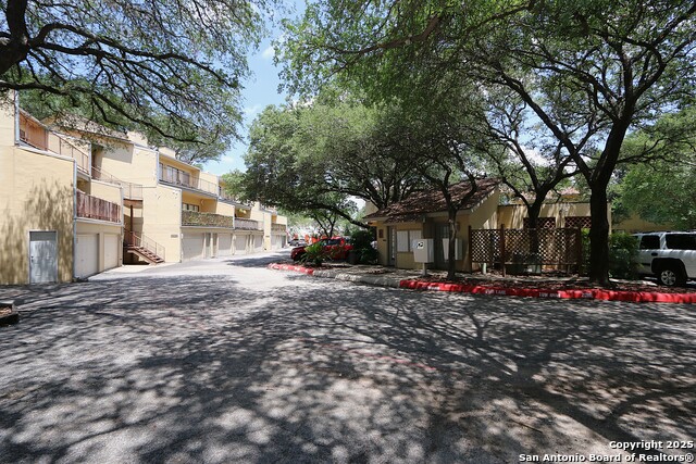 Image 4 of 30 For 8642 Fredericksburg  308