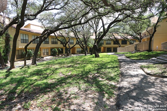 Image 6 of 30 For 8642 Fredericksburg  308