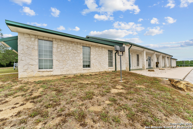 Listing photo id 9 for 3586 Us Highway 181 N