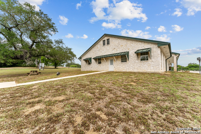 Listing photo id 11 for 3586 Us Highway 181 N