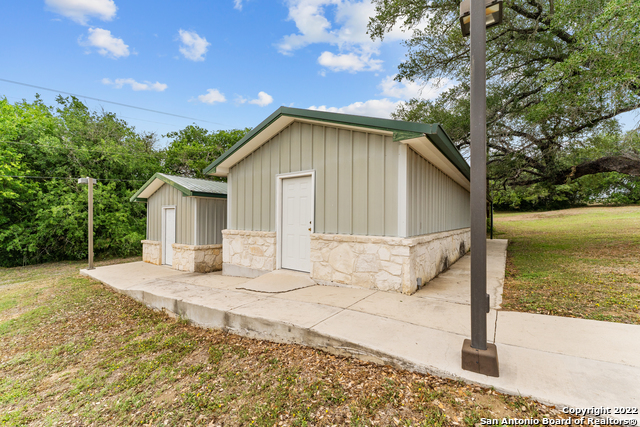 Listing photo id 12 for 3586 Us Highway 181 N
