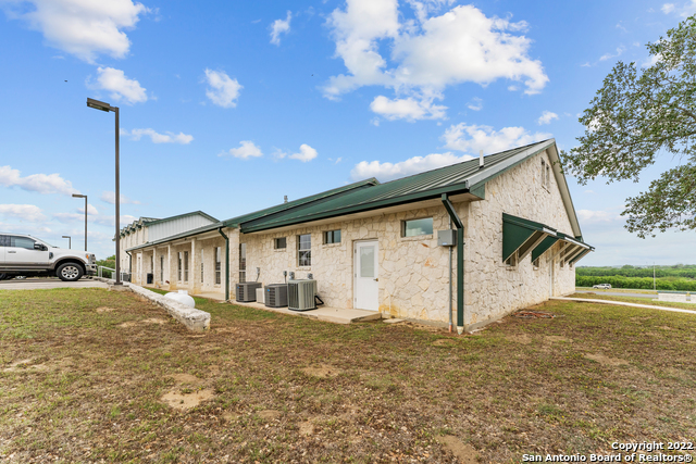 Listing photo id 15 for 3586 Us Highway 181 N