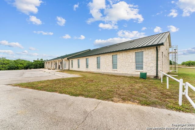 Listing photo id 6 for 3586 Us Highway 181 N