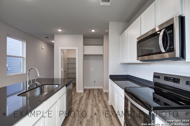 Image 6 of 23 For 14742 Emerio Dr