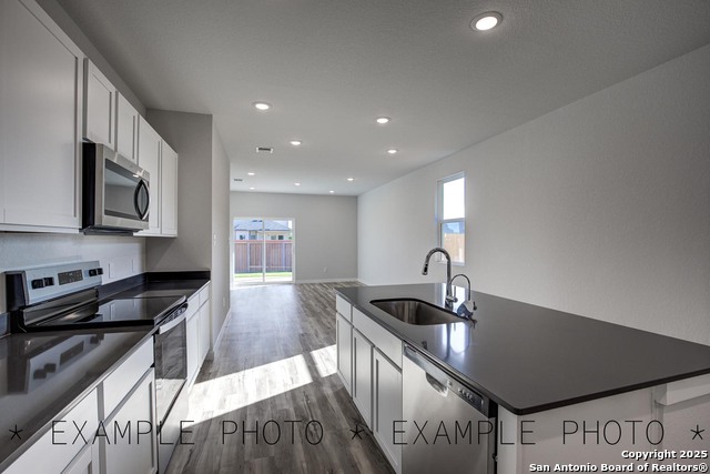 Image 7 of 23 For 14742 Emerio Dr