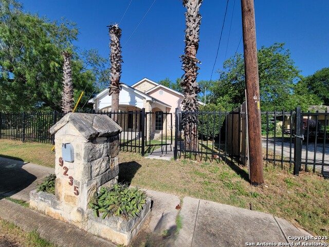 Image 3 of 30 For 9235 Lasswell