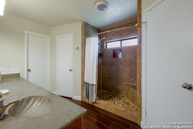 Image 17 of 30 For 1027 Gallatin Dr