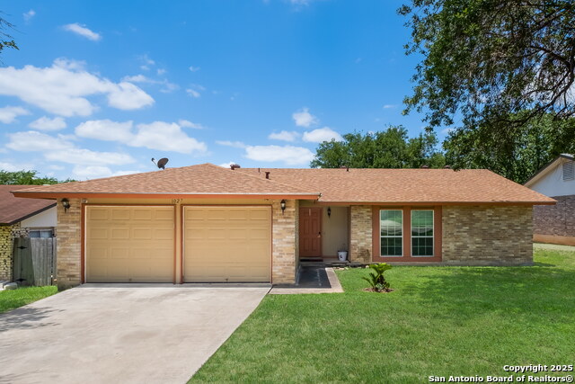Image 2 of 30 For 1027 Gallatin Dr
