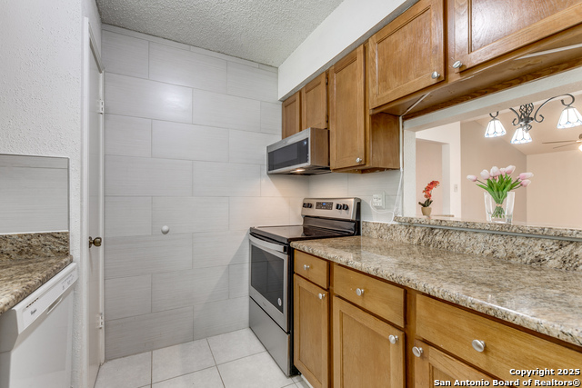 Image 22 of 28 For 13018 Heimer  610