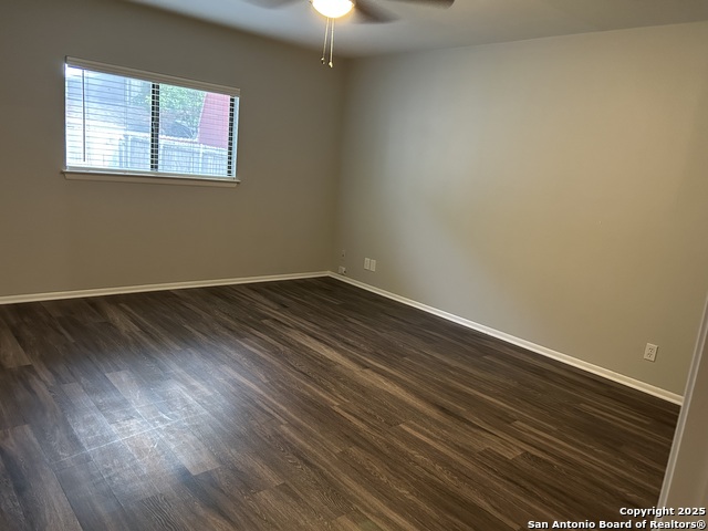 Listing photo id 13 for 13934 Boulder Oaks