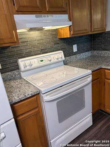 Listing photo id 16 for 13934 Boulder Oaks