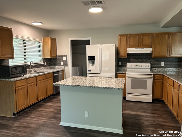 Listing photo id 18 for 13934 Boulder Oaks