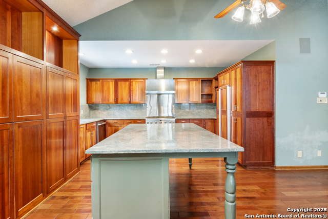 Listing photo id 8 for 13810 Port Blf S