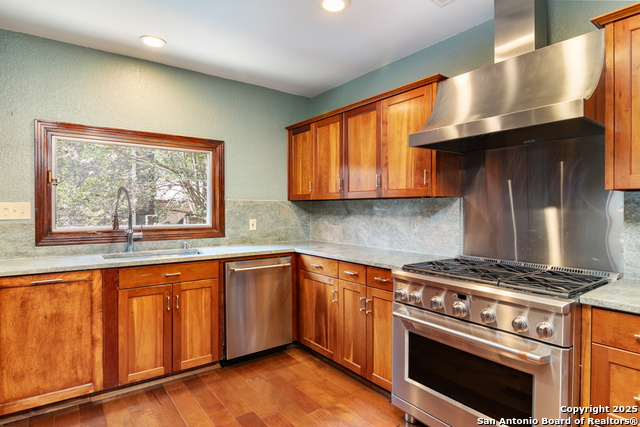 Listing photo id 9 for 13810 Port Blf S