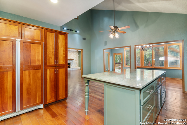 Listing photo id 10 for 13810 Port Blf S