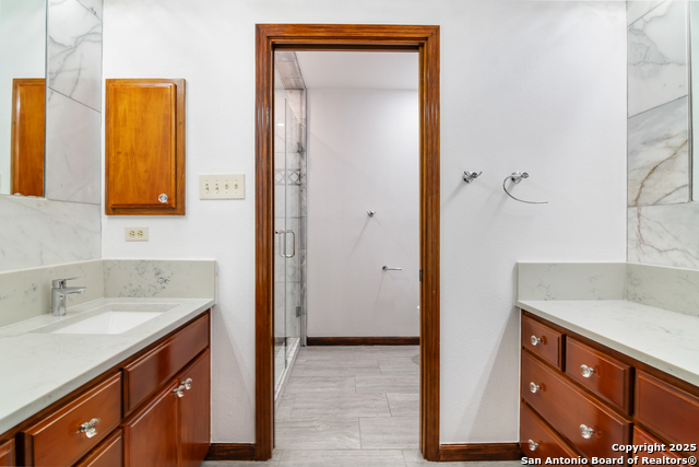 Listing photo id 18 for 13810 Port Blf S