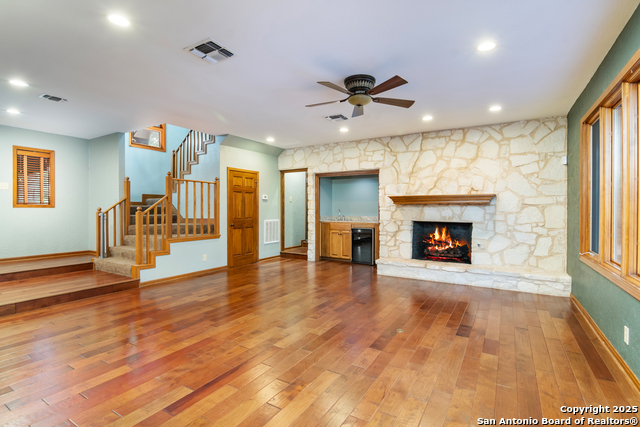 Listing photo id 3 for 13810 Port Blf S