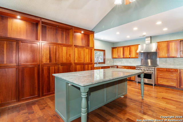 Listing photo id 7 for 13810 Port Blf S