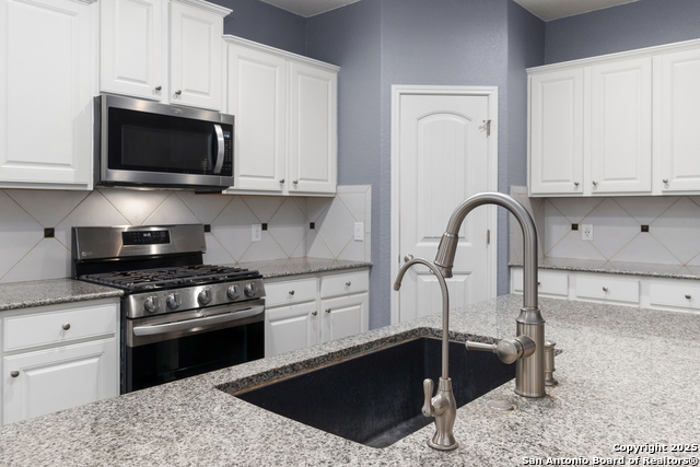 Image 9 of 37 For 10607 Carmona