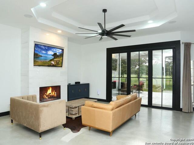 Image 7 of 30 For 424 Honey Oaks Ln