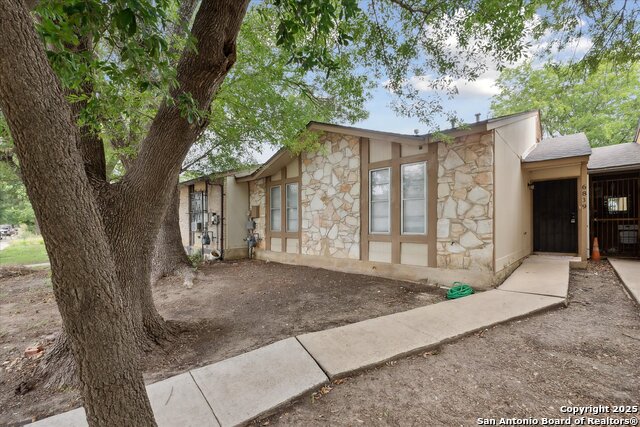 Image 2 of 14 For 6839 Neston Dr