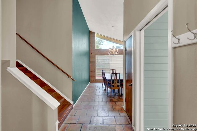 Listing photo id 8 for 101 Hidden Hollow