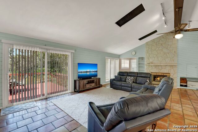 Listing photo id 19 for 101 Hidden Hollow