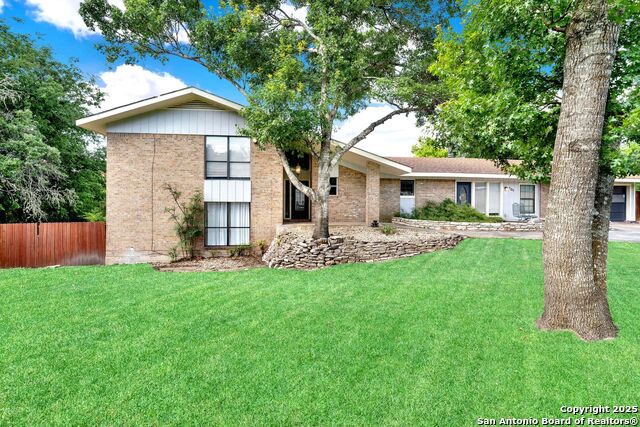 Listing photo id 1 for 101 Hidden Hollow