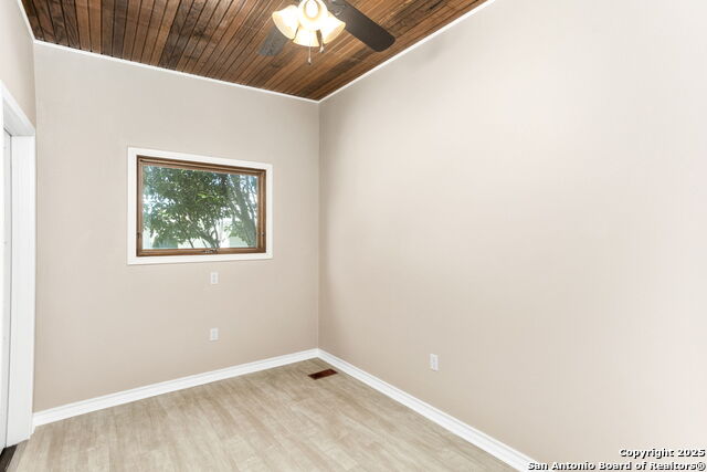 Image 29 of 38 For 260 Hickory S