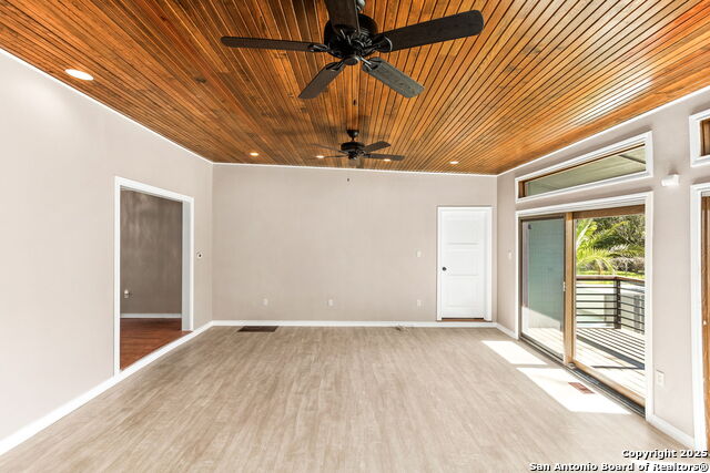 Image 30 of 38 For 260 Hickory S
