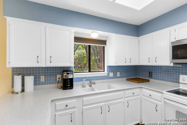 Image 16 of 39 For 3511 Hunters Circle