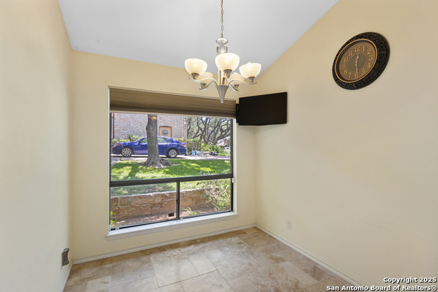 Image 18 of 39 For 3511 Hunters Circle