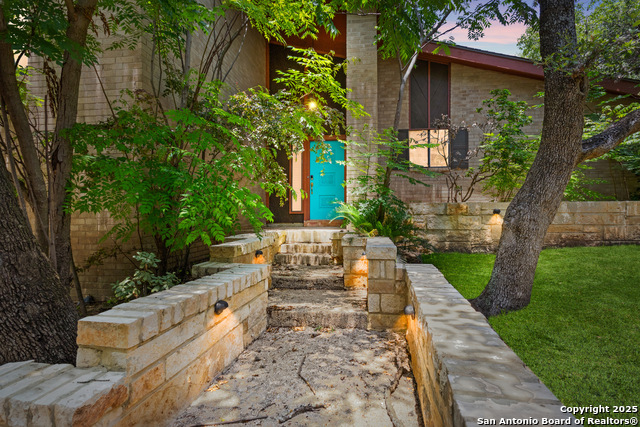 Image 4 of 39 For 3511 Hunters Circle