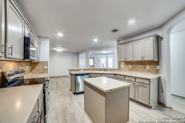 Image 11 of 27 For 927 Magnolia Hill