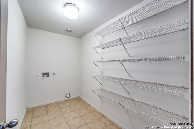 Image 17 of 27 For 927 Magnolia Hill