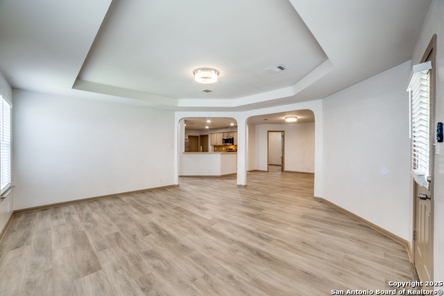 Image 6 of 27 For 927 Magnolia Hill