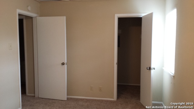 Listing photo id 10 for 6427 Wurzbach 20 20