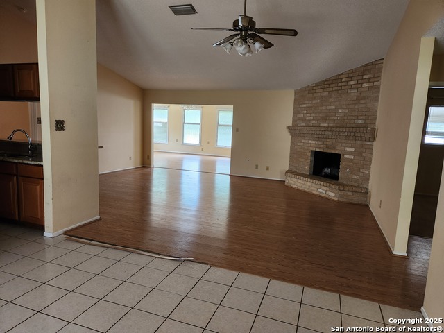Listing photo id 2 for 9018 Woburn  