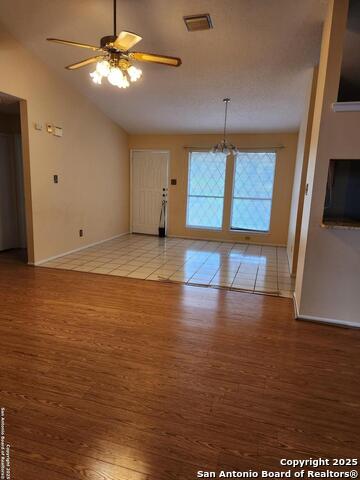 Listing photo id 5 for 9018 Woburn  