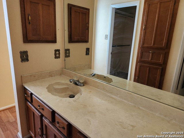 Listing photo id 7 for 9018 Woburn  